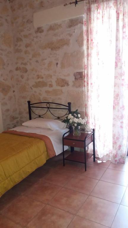 Artemisia Traditional Home Choudetsi Exterior photo